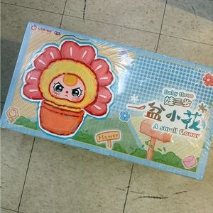 Baby Threr A Small Flower Case